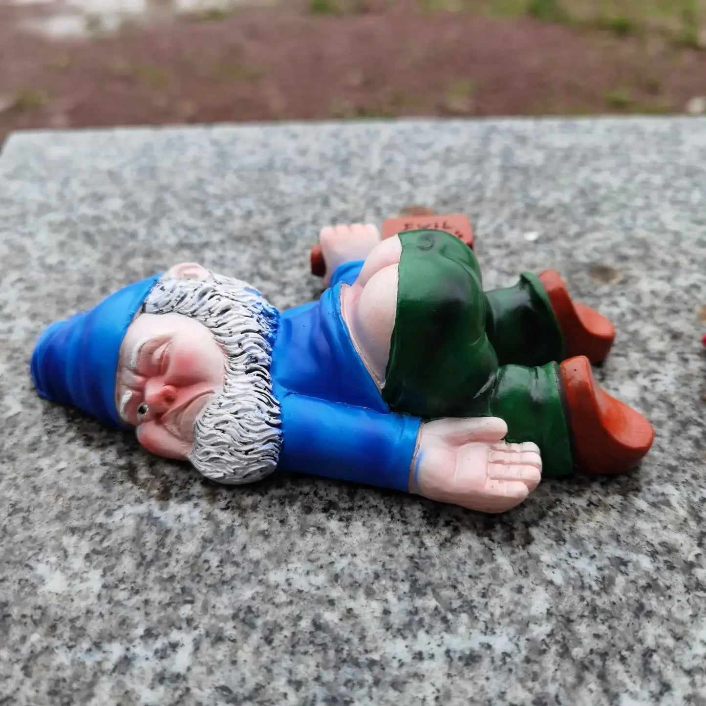Talaria - Hauska humalainen puutarhatonttu, valmistettu säänkestävästä hartsista sisä- ja ulkokäyttöön, täydellinen naurulle ja koristeluun