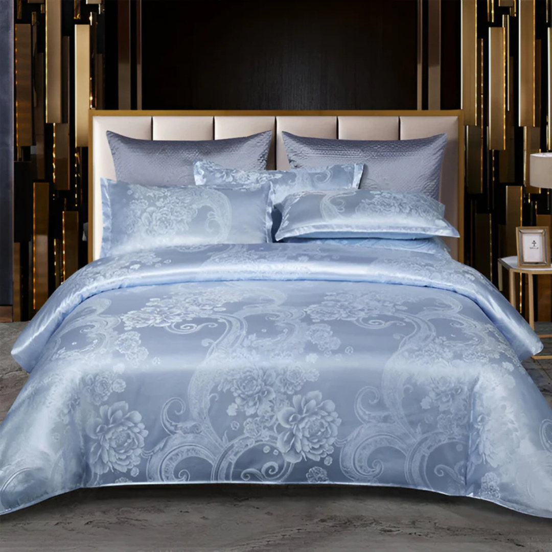 Ylellinen satiininen päiväpeitteen päällinen setti elegantilla kukkakuvioinnilla täydelliseen makuuhuoneen mukavuuteen ja tyyliin
