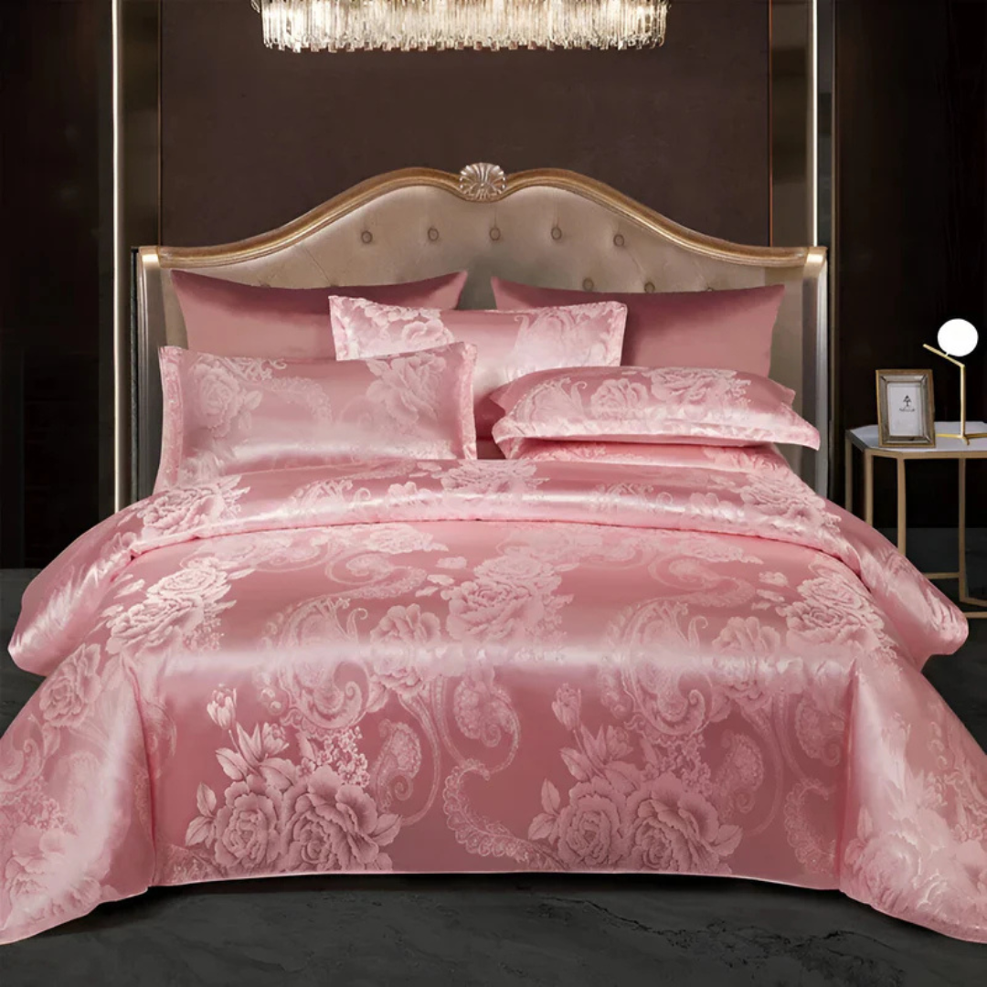 Ylellinen satiininen päiväpeitteen päällinen setti elegantilla kukkakuvioinnilla täydelliseen makuuhuoneen mukavuuteen ja tyyliin