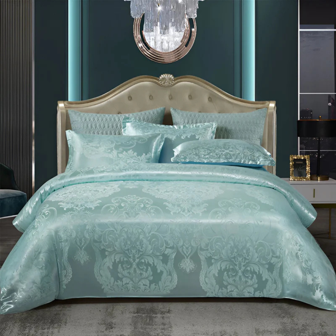 Ylellinen satiininen päiväpeitteen päällinen setti elegantilla kukkakuvioinnilla täydelliseen makuuhuoneen mukavuuteen ja tyyliin