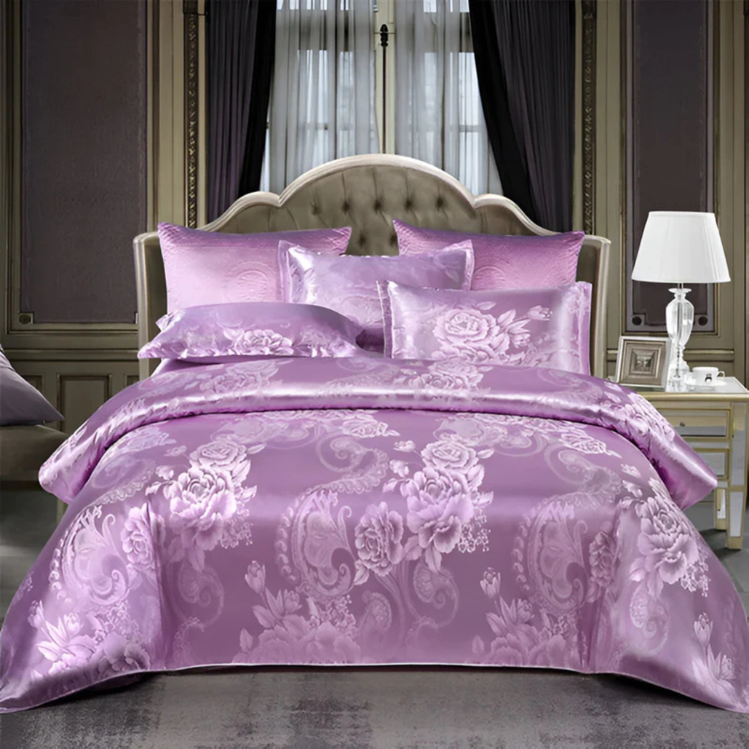Ylellinen satiininen päiväpeitteen päällinen setti elegantilla kukkakuvioinnilla täydelliseen makuuhuoneen mukavuuteen ja tyyliin