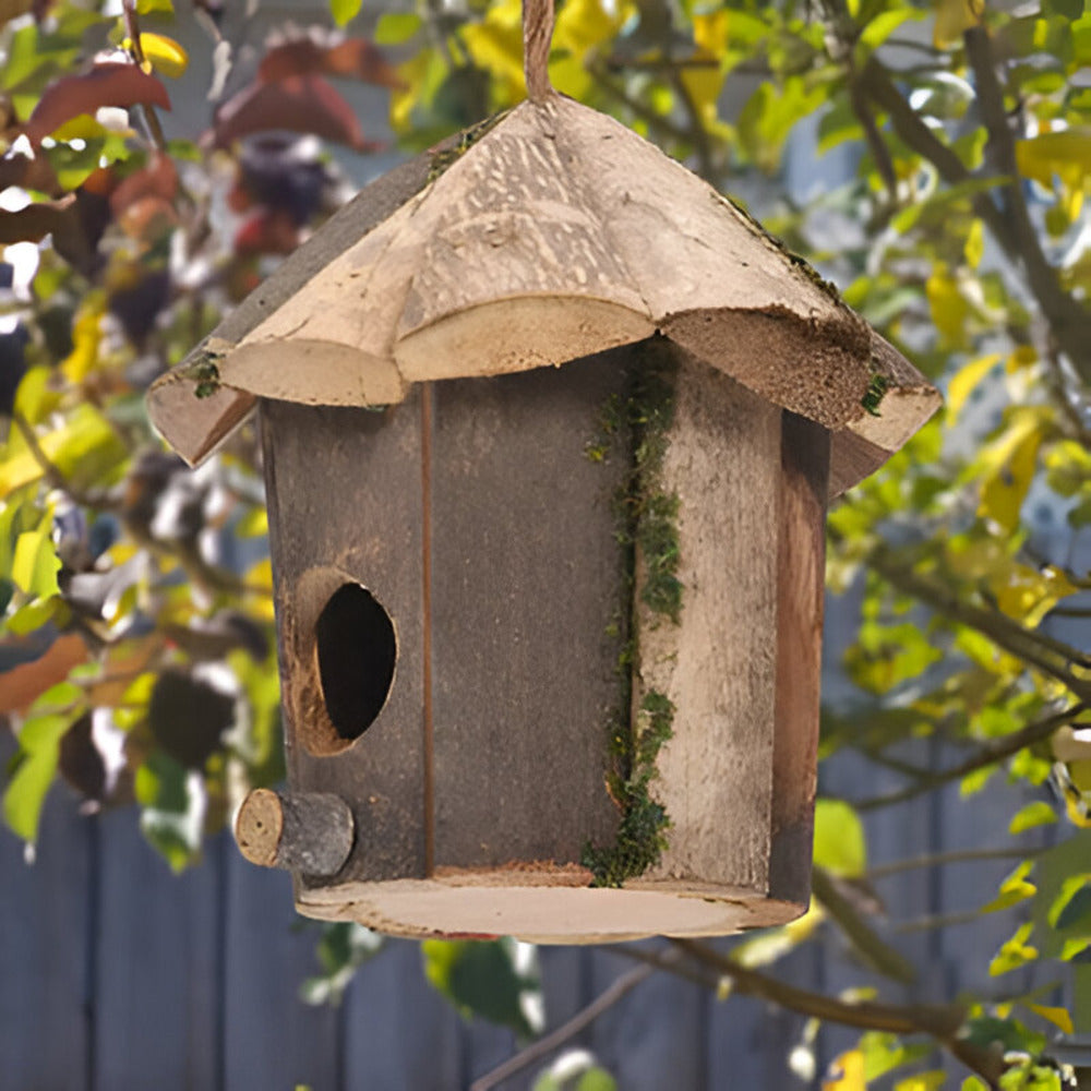 Domus - Viehättävä maalaismainen puinen linnunpönttö kolibrituotteella