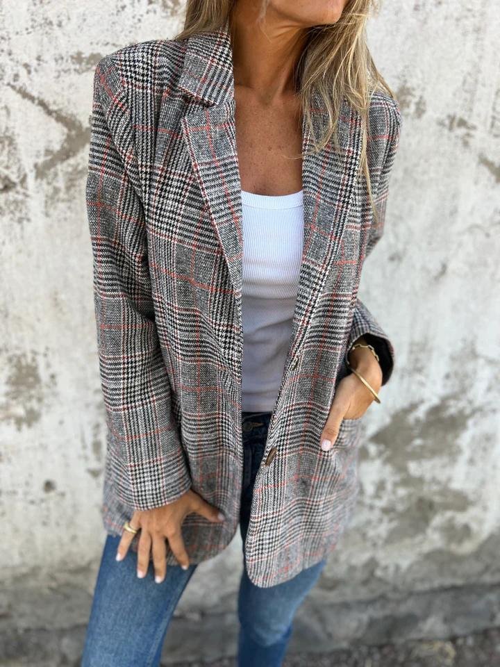 Flaire | Elegant and trendy women's winter plaid blazer